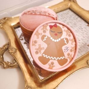 Too Faced Gingerbread Man Kissable Body Shimmer